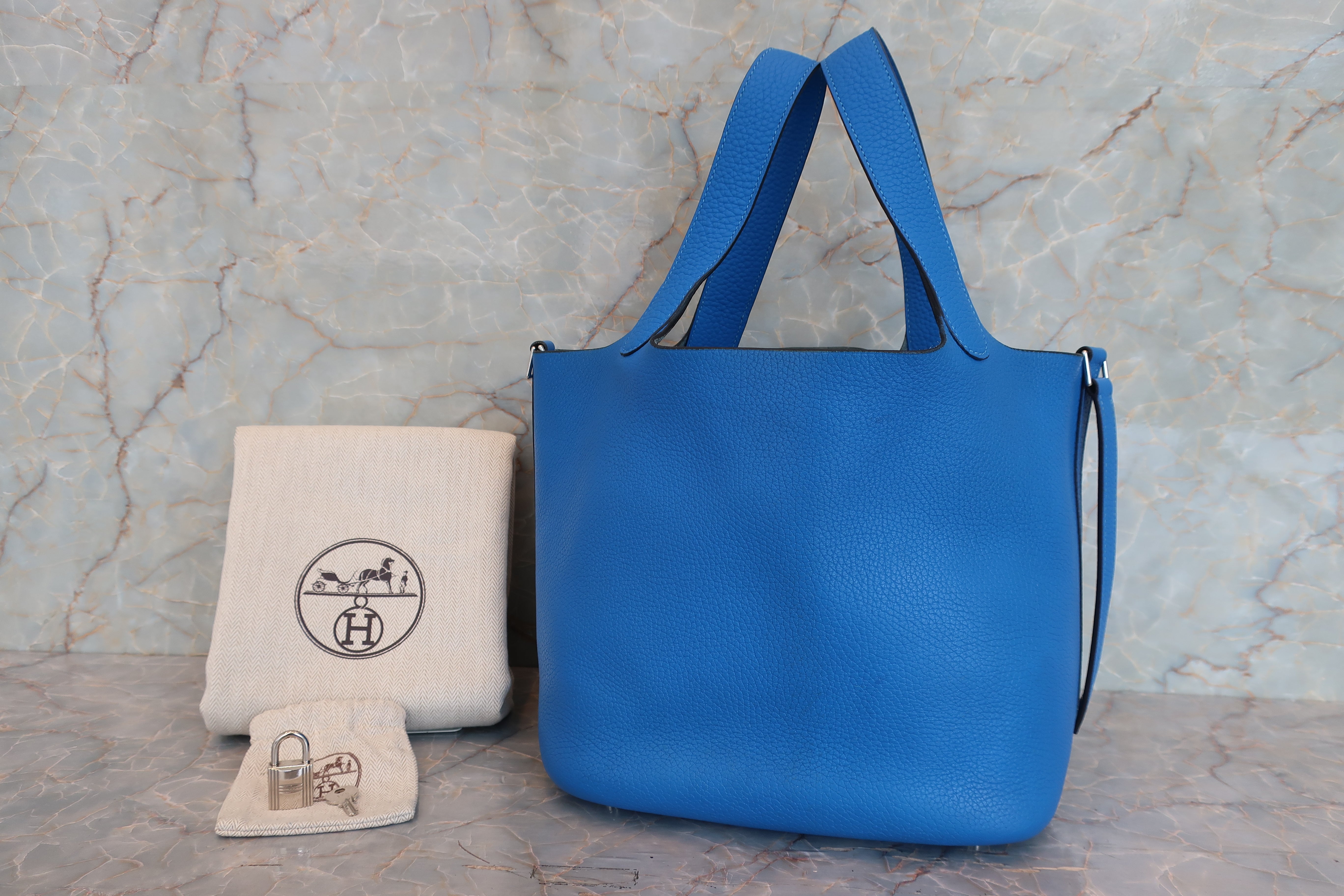 kiki様　HERMES 青 レザー リングノート　新品未使用　ブルージーン HERMES PICOTIN LOCK MM Clemence leather Blue zanzibar X刻印Hand