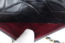 Load image into Gallery viewer, CHANEL Mini Matelasse Single Flap Chain shoulder bag Lambskin Black/Gold hardware Shoulder bag 800100156
