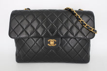 Load image into Gallery viewer, CHANEL Medium Matelasse Single Flap Chain shoulder bag Lambskin Black/Gold hardware Shoulder bag 800100165
