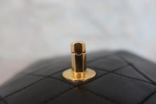 將圖片載入圖庫檢視器 CHANEL/シャネル マトラッセチェーンショルダーバッグ ラムスキン ブラック/ゴールド金具 ショルダーバッグ 800040090
