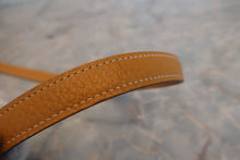 Load image into Gallery viewer, HERMES KELLY 28 Fjord leather Natural sable 〇O Engraving Shoulder bag 700120140
