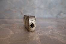 Load image into Gallery viewer, HERMES KELLY 28 Fjord leather Natural sable 〇O Engraving Shoulder bag 700120140
