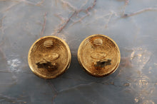 将图片加载到图库查看器，CHANEL/香奈儿  经典双C 圆形 耳夹 镀金 Gold(金色) 耳夹 700050078
