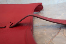 Load image into Gallery viewer, HERMES  EVELYNE 3GM Clemence leather Rouge garance □N Engraving Shoulder bag 700100031
