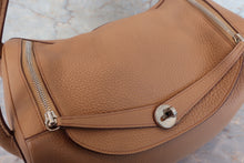 Load image into Gallery viewer, HERMES LINDY 34 Clemence leather Tabac camel □O Engraving Shoulder bag 600090011
