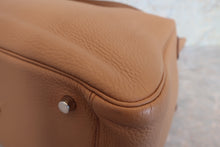 Load image into Gallery viewer, HERMES LINDY 34 Clemence leather Tabac camel □O Engraving Shoulder bag 600090011
