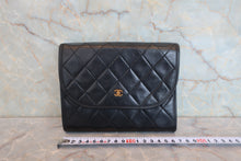 Load image into Gallery viewer, CHANEL Matelasse chain shoulder bag Lambskin Black/Gold hadware Shoulder bag 800060056
