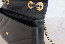 画像をギャラリービューアに読み込む, CHANEL/シャネル バイアスステッチチェーンショルダーバッグ キャビアスキン ブラック/ゴールド金具 ショルダーバッグ 700080221
