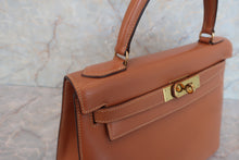 将图片加载到图库查看器，HERMES KELLY 28 Box carf leather Natural 〇O刻印 Hand bag 600070175
