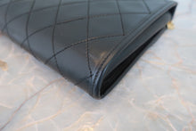 Load image into Gallery viewer, CHANEL Matelasse chain shoulder bag Lambskin Black/Gold hadware Shoulder bag 800060056
