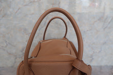 Load image into Gallery viewer, HERMES LINDY 34 Clemence leather Tabac camel □O Engraving Shoulder bag 600090011
