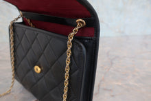 Load image into Gallery viewer, CHANEL Matelasse chain shoulder bag Lambskin Black/Gold hadware Shoulder bag 800060056
