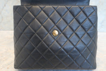 Load image into Gallery viewer, CHANEL Matelasse trapezoid hand bag Caviar skin  Hand bag 700120205
