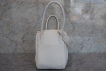 Load image into Gallery viewer, HERMES LINDY 26 Clemence leather White □M Engraving Shoulder bag 600090047
