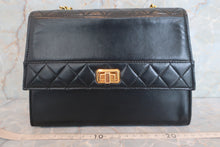 Load image into Gallery viewer, CHANEL 2.55 Trapezoid chain shoulder bag Lambskin Black/Gold hadware Shoulder bag 600040088
