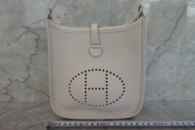 Load image into Gallery viewer, HERMES  EVELYNE TPM Clemence leather Craie T Engraving Shoulder bag 700080031
