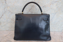 Load image into Gallery viewer, HERMES KELLY 32 Box carf leather Navy 〇R Engraving Hand bag 700100008
