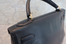 Load image into Gallery viewer, HERMES KELLY 32 Box carf leather Navy 〇R Engraving Hand bag 700100008
