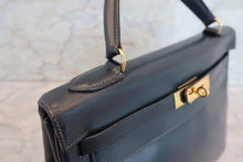 Load image into Gallery viewer, HERMES KELLY 32 Box carf leather Navy 〇R Engraving Hand bag 700100008
