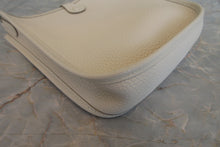Load image into Gallery viewer, HERMES  EVELYNE TPM Clemence leather Craie T Engraving Shoulder bag 700080031
