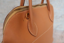 Load image into Gallery viewer, HERMES BOLIDE 35 Graine Couchevel leather Natural 〇U Engraving Shoulder bag 600070172
