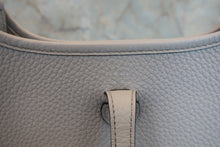 将图片加载到图库查看器，HERMES  EVELYNE TPM Clemence leather Blue pale B刻印 Shoulder bag 800080249
