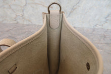 Load image into Gallery viewer, HERMES  EVELYNE TPM Clemence leather Craie T Engraving Shoulder bag 700080031
