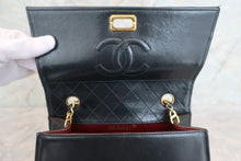 Load image into Gallery viewer, CHANEL 2.55 Trapezoid chain shoulder bag Lambskin Black/Gold hadware Shoulder bag 600040088
