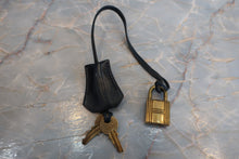 Load image into Gallery viewer, HERMES KELLY 32 Box carf leather Navy 〇R Engraving Hand bag 700100008
