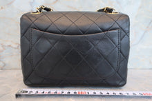 Load image into Gallery viewer, CHANEL Mini Matelasse single flap chain shoulder bag Lambskin Black/Gold hadware Shoulder bag 700100038
