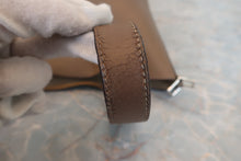 画像をギャラリービューアに読み込む, HERMES／エルメス ピコタンロックＰＭ トリヨンクレマンス エトゥープ □R刻印 ハンドバッグ 700040239
