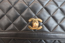 Load image into Gallery viewer, CHANEL Matelasse single flap chain shoulder bag Lambskin Black/Gold hadware Shoulder bag 600080004
