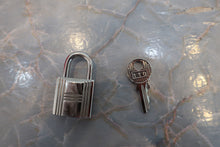 画像をギャラリービューアに読み込む, HERMES／エルメス ピコタンロックＰＭ トリヨンクレマンス ローズエクストリーム Z刻印 ハンドバッグ 700110082
