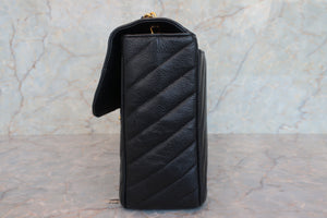 CHANEL/シャネル Vステッチチェーンショルダーバッグ キャビアスキン ブラック/ゴールド金具 ショルダーバッグ 700070249