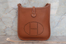 将图片加载到图库查看器，HERMES  EVELYNE TPM Clemence leather Gold Z刻印 Shoulder bag 700060246
