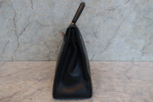 Load image into Gallery viewer, HERMES KELLY 32 Box carf leather Black ○V Engraving Shoulder bag 700120169
