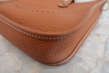 将图片加载到图库查看器，HERMES  EVELYNE TPM Clemence leather Gold Z刻印 Shoulder bag 700060246
