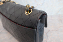 Load image into Gallery viewer, CHANEL Matelasse chain shoulder bag Lambskin Black/Gold hadware Shoulder bag 600080006
