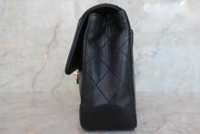 Load image into Gallery viewer, CHANEL Matelasse chain shoulder bag Lambskin Black/Gold hadware Shoulder bag 600080006
