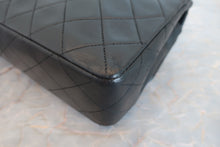 Load image into Gallery viewer, CHANEL Matelasse chain shoulder bag Lambskin Black/Gold hadware Shoulder bag 600080006
