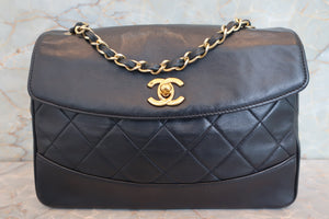 CHANEL Matelasse chain shoulder bag Lambskin Navy/Gold hadware Shoulder bag 700100042