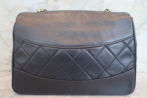 CHANEL Matelasse chain shoulder bag Lambskin Navy/Gold hadware Shoulder bag 700100042