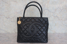 画像をギャラリービューアに読み込む, CHANEL/シャネル 復刻トート キャビアスキン ブラック/ゴールド金具 トートバッグ 800010183
