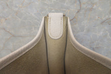 将图片加载到图库查看器，HERMES  EVELYNE 2PM Clemence leather White Shoulder bag 700010070
