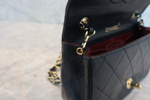 Load image into Gallery viewer, CHANEL Mini matelasse chain shoulder bag Lambskin Black/Gold hadware Shoulder bag 800030082
