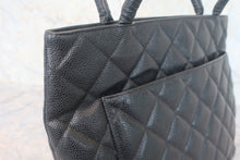 画像をギャラリービューアに読み込む, CHANEL/シャネル 復刻トート キャビアスキン ブラック/ゴールド金具 トートバッグ 800010183
