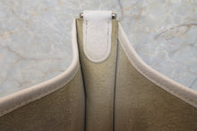 将图片加载到图库查看器，HERMES  EVELYNE 2PM Clemence leather White Shoulder bag 700010070
