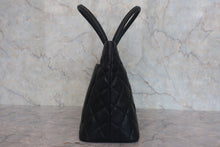 画像をギャラリービューアに読み込む, CHANEL/シャネル 復刻トート キャビアスキン ブラック/ゴールド金具 トートバッグ 800010183
