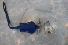Load image into Gallery viewer, HERMES CANDY KERRY 28 Epsom leather Blue electric/Mykonos □O Engraving Shoulder bag 800040078
