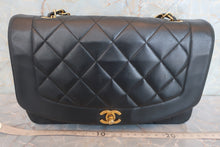 Load image into Gallery viewer, CHANEL Matelasse chain shoulder bag Lambskin Black/Gold hadware Shoulder bag 600070183
